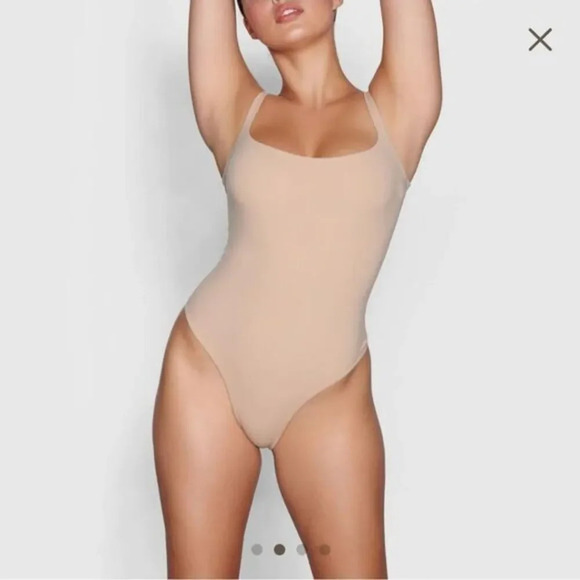 SKIMS FITS EVERYBODY SQUARE NECK BODYSUIT CLAY - Picture 1 of 7